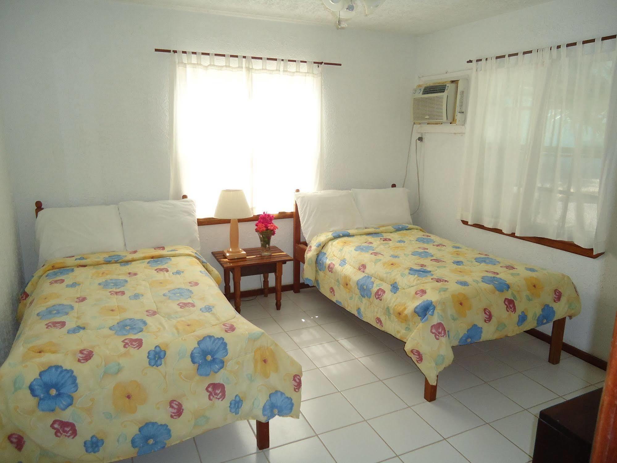 Exotic Caye Beach Resort San Pedro  Extérieur photo